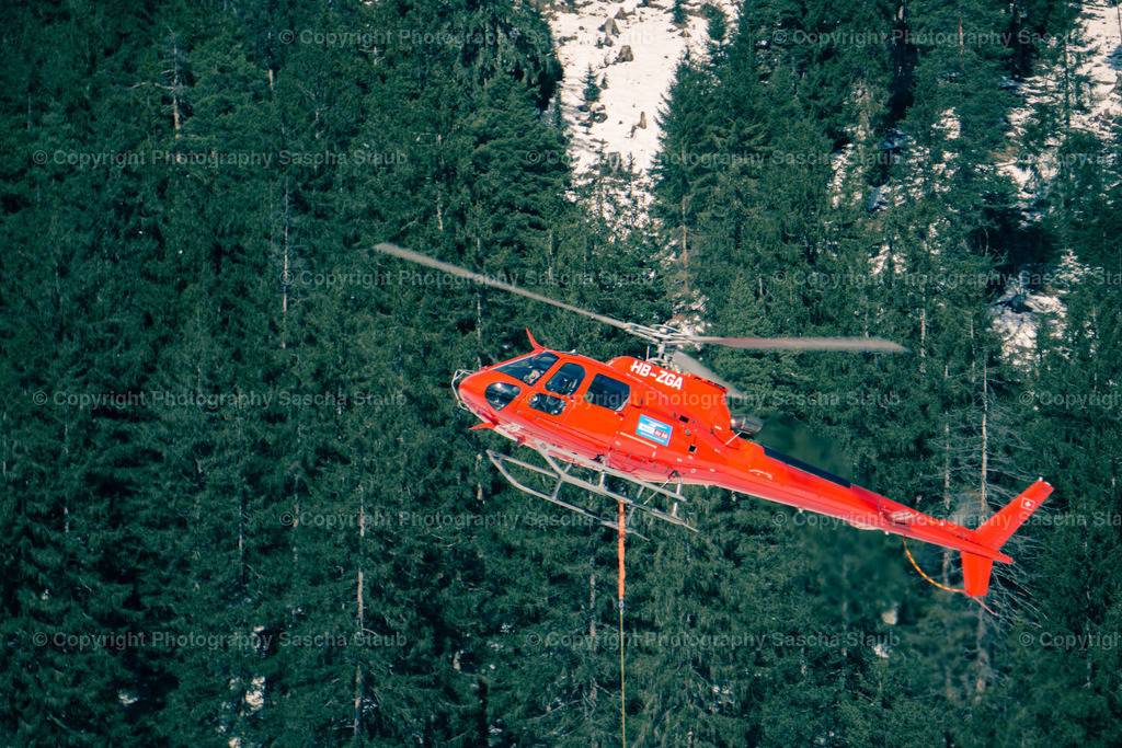Abbremsender Hubschrauber | Willkommen im Shop von Photography Sascha Staub. Hier findest du alle Fotos und Medieninhalten von Sascha Staub. In diesem Shop kannst du Lizenzen zu den Fotos, Drucke und Gutscheine für den Shop erwerben.  - Realisiert mit Pictrs.com