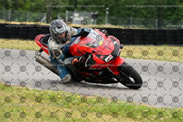 25bt02-0757 | markuskiefer.com - Realisiert mit Pictrs.com