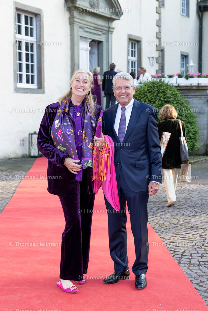 TH_Schlossempfang_19143 | Longines Balve Optimum 2024 am 07.06.24 in Balve, Schloss Wocklum, Thomas Hellmann, Schlossempfang