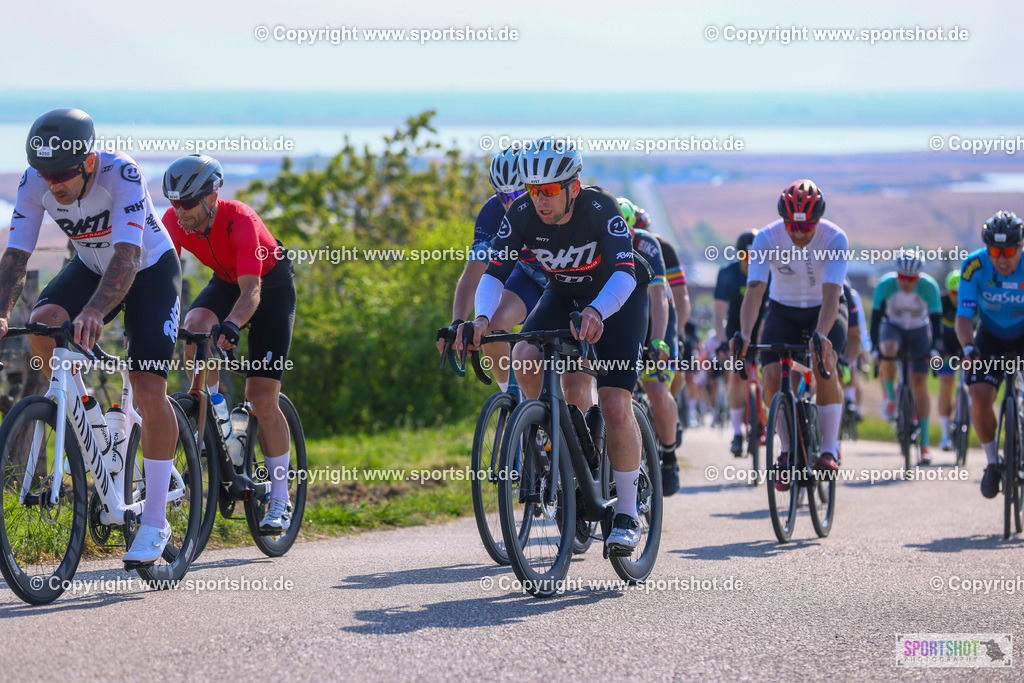 TRA_0715 | Neusiedlersee Radmarathon 2026@sportshot_your_pictrs #yourpictures#roadtowm2029 #nrm #neusiedlerseeradmarathon #neusiedlersee #neusiedlerseetourismus #burgenland #mörbisch #nrm26 #burgenlandtourismus #voglundco #poweredbyburgenlandtourismus #radsport #rad #marathon #ucigranfondo #visitburgenland #ucigranfondoworldseries