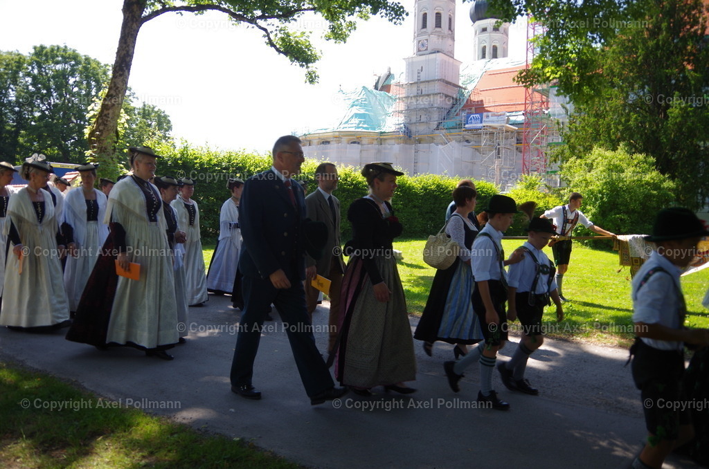 IMGP6659 | fotografiert von Axel PollmannLeonhardi Wallfahrt Benediktbeuern und Murnau, Fronleichnam, Fasching, Landschaft im Loisachtal und Benediktbeuern  - Realisiert mit Pictrs.com