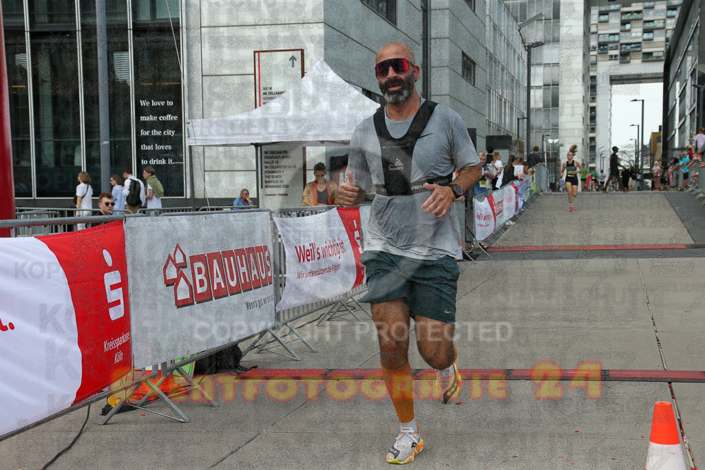 250920_1517_EX1_8798 | Sportfotografie im Rhein-Sieg Kreis, Köln, Bonn, NRW, Rheinland Pfalz, Hessen, etc. Unser Tätigkeitsfeld umfasst den Laufsport vom Volkslauf über den Marathon, Duathlon, Triathon bis zum Ultralauf wie Kölnpfad Ultra oder Schindertrail.