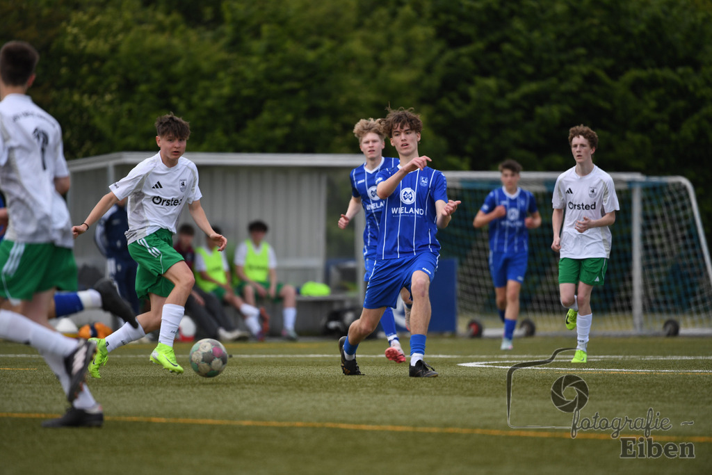 FC Rastede-JSG Esens/Dornum | B-Jugend Bezirksliga; FC Rastede (blau)-JSG Esens/Dornum (weiß) am 24.05.2025 in Rastede (Sportanlage Kötterswegs), Photo: Philip Eiben 2025 - Realisiert mit Pictrs.com