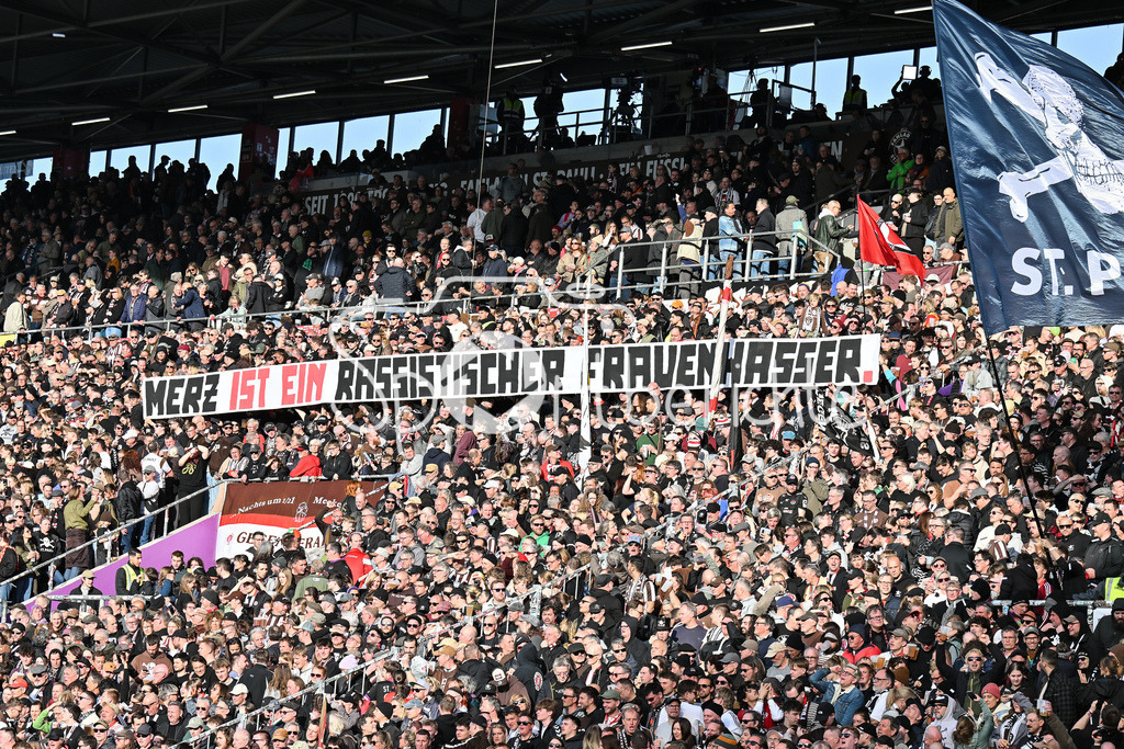 FC St. Pauli - FC Bayern München | ST. PAULI, DEUTSCHLAND - 11. APRIL: Spruchand der Pauli-Fans - Friedrich Merz vor dem Bundesligamatch zwischen dem FC St. Pauli und dem FC Bayern München am 29. Spieltag im Millerntor Stadion / DFL REGULATIONS PROHIBIT ANY USE OF PHOTOGRAPHS AS IMAGE SEQUENCES AND/OR QUASI-VIDEO