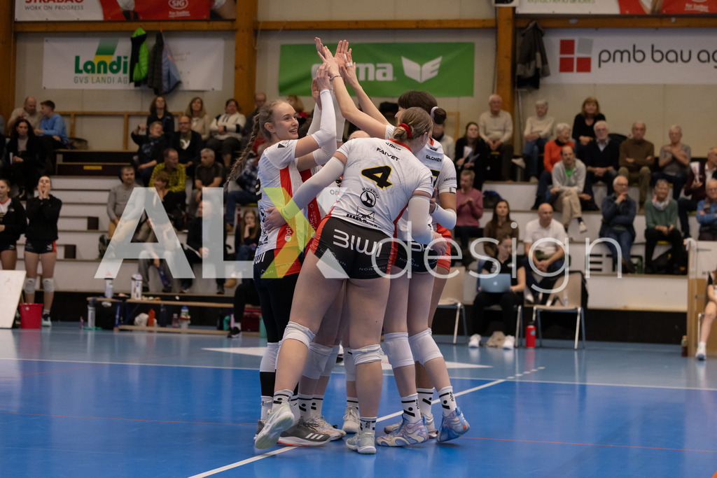 Volleyball I Frauen I Saison 2025-2026 I Volleyball NLA | Women I 1/4 Finals I VC Kanti Schaffhausen - BIWI Volleyball Franches-Montagnes I 21.02.2026 | BIWI VFM - Teamkreis - Realisiert mit Pictrs.com