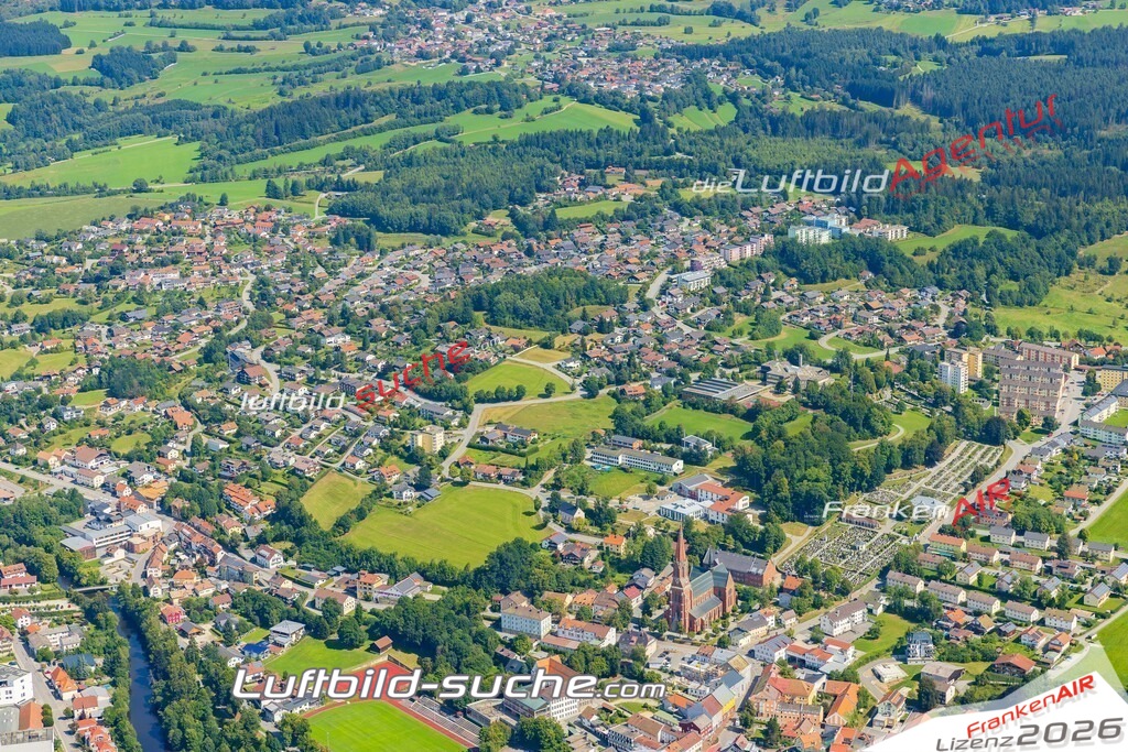 Luftaufnahme von  Zwiesel - Die Luftaufnahme wurde 2025 vom UL-Flugzeug heraus erstellt ( keine Drohne ) - Hochauflösende Luftaufnahme - für professionelle Ausdrucke geeignet. Die Geschenkidee !Mit Lizenz und Bildrechte bestellbar