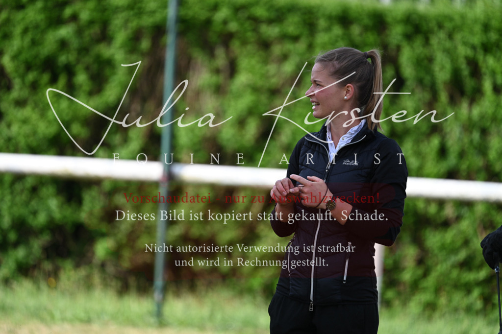 DSC_7683 | Pferde- und Turnierfotografie in Westsachsen. Pferdeportraits, Auftragszeichnungen und intuitive Kunst.