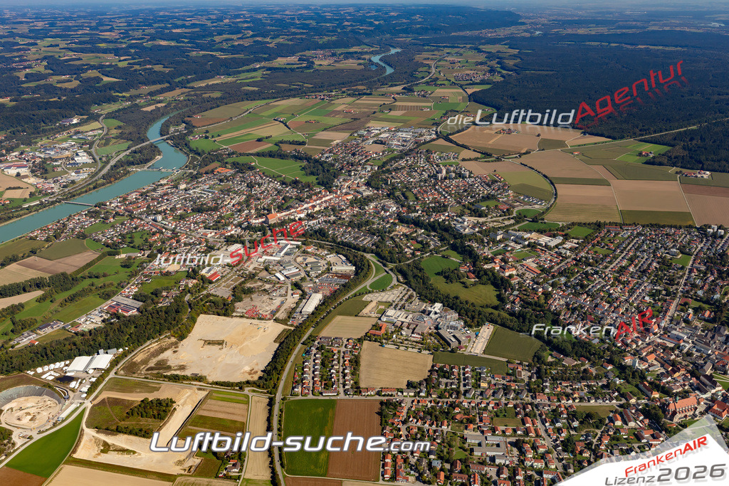 Aktuelles Luftbild von  Neuötting Kauf mit Lizenz / Bildrechten möglich- Die Luftaufnahme wurde 2021 mittels UL-Flugzeug erstellt ( keine Drohne ) - hochauflösende Kamera-Systeme von  Canon -Beste Qualität - Für grossformatige Ausdrucke geeignet. Die Geschenkidee !