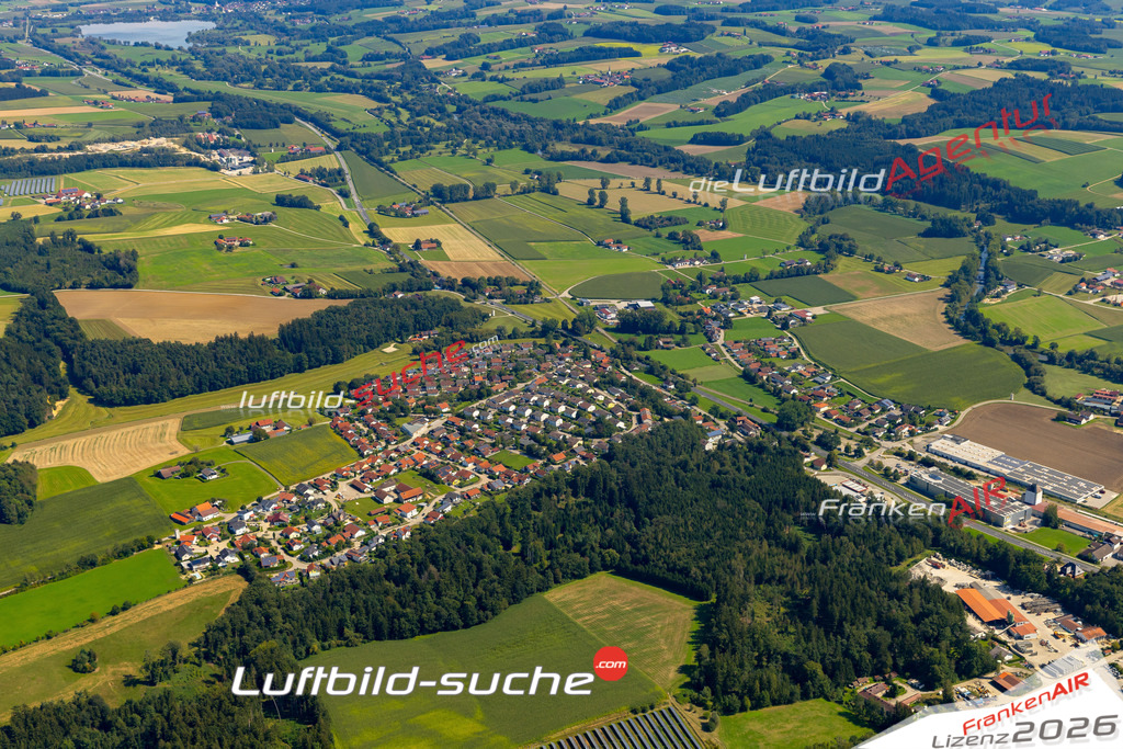 Das Luftbild zeigt : Hausbeck Hebertsfelden - Die Luftaufnahme wurde 2024 vom UL-Flugzeug aus erstellt ( keine Drohne ) - Hochauflösende Luftaufnahme - Für grossformatige Ausdrucke geeignet. Die Geschenkidee !Mit Lizenz und Bildrechte bestellbar