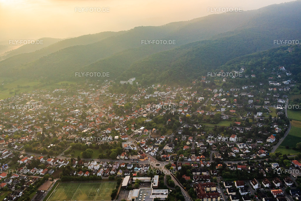 Bahnhofstr | Luftbild: Bahnhofstr im Ortsteil Alsbach in Alsbach-Hähnlein im Bundesland Hessen in Deutschland. Foto: IMG_089153.jpg vom 25.05.2016 durch Werner Riehm/FLY-FOTO.de - Realisiert mit Pictrs.com