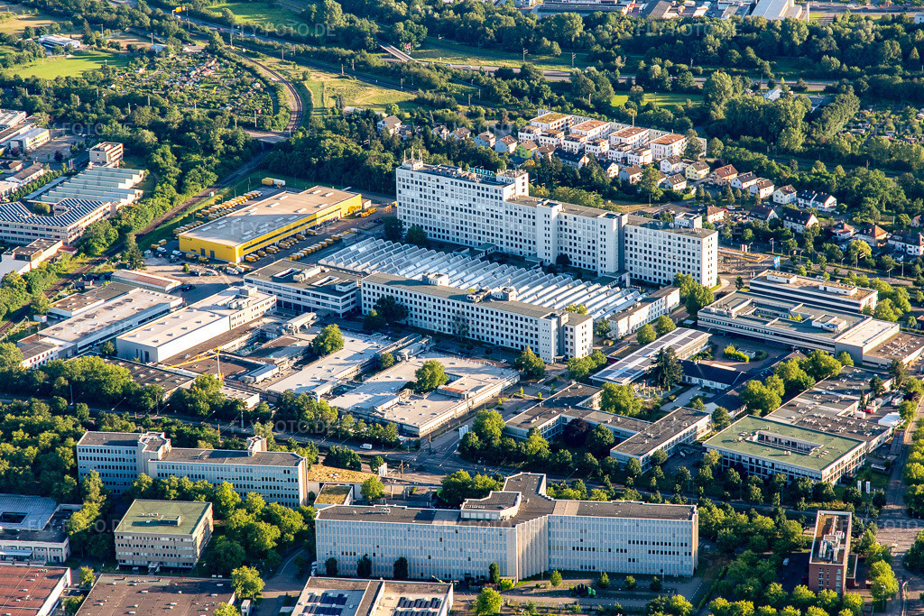 Luftbild: Siemens AG, Fertigungs- und Entwicklungsstandort Karlsruhe im Ortsteil Knielingen in Karlsruhe im Bundesland Baden-Württemberg in Deutschland. Foto: IMG_142295.jpg vom 07.07.2024 durch Werner Riehm/FLY-FOTO.de