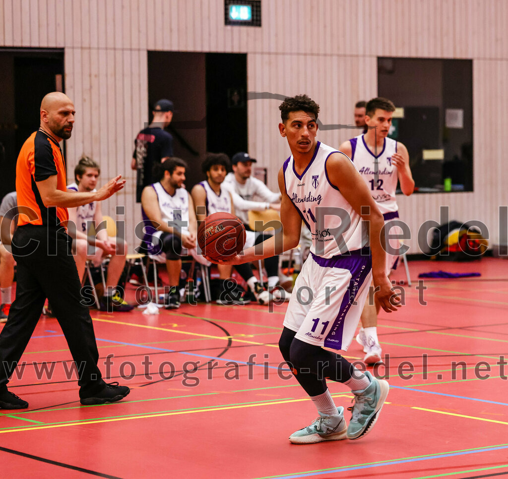 2022-05-29_092_SpVgg_Altenerding_gegen_Muenchen_Basket_2 | Erding, Deutschland, 29.05.2022:
Basketball, Bezirksliga 2021 / 2022, Herren Turnier der 2. der Aufstiegsrunden, SpVgg Altenerding gegen München Basket 2, Endergebnis: 

Luis Winkler (SpVgg Altenerding, #11)

Foto: Christian Riedel / fotografie-riedel.net