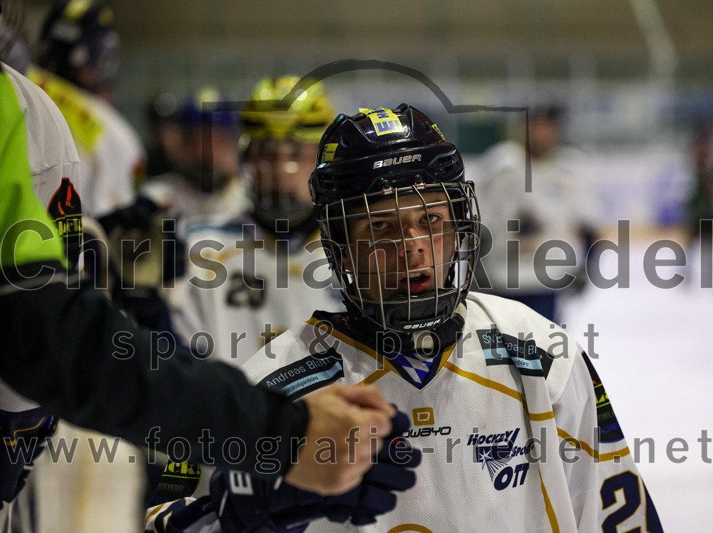 2022-11-26_098_TSV_Erding_gegen_ESC_Geretsried | Erding, Deutschland, 26.11.2022:
Eishockey, Bayernliga U20 2022 / 2023, xx. Spieltag, TSV Erding gegen ESC Geretsried, Endergebnis: 5:3

Fabian Wohlfarter (ESC Geretsried, #26)

Foto: Christian Riedel / fotografie-riedel.net