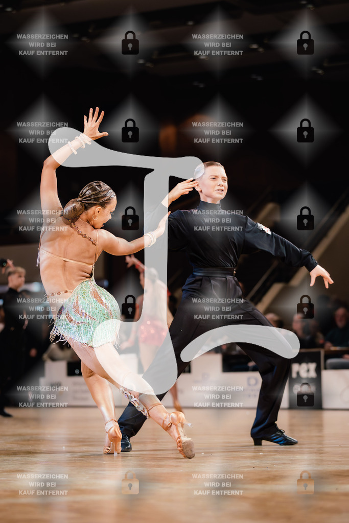Goldstadtpokal 2025 - WDSF Open Latin Youth 6th (85) Michael Bakscheev _ Julie Meck (Schwarz-Weiß-Club Pforzheim)-2025-01-25-7087 | Webshop for digital downloads and prints of dance sport, event & show photographer Julian Link - Realisiert mit Pictrs.com