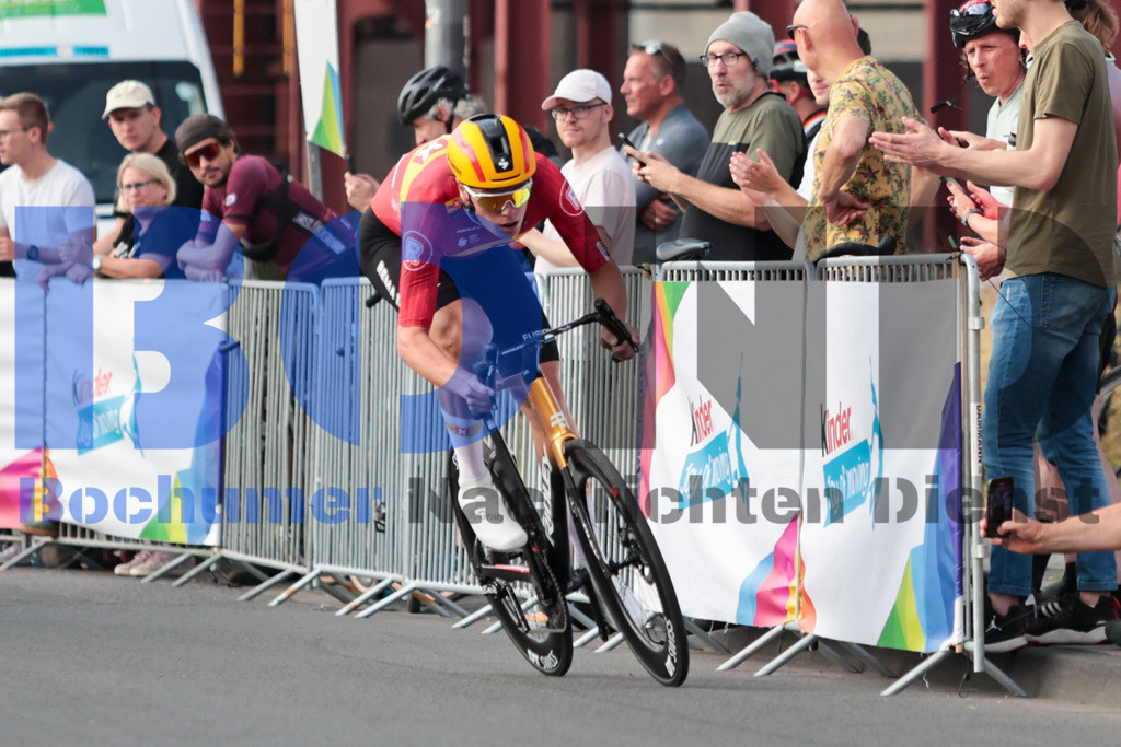 SES_DEUTOU20250820-149 | bond - Realisiert mit Pictrs.com