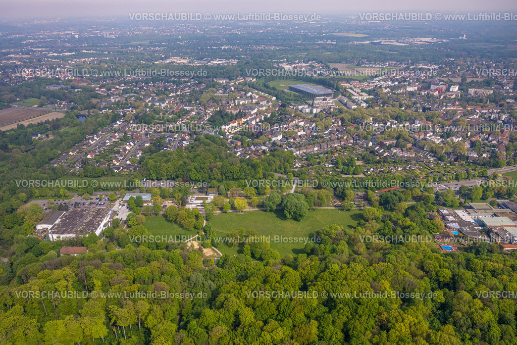 Herne240500133 | Luftbild, Gysenbergpark Revierpark, links Hannibal Arena Herne, rechts die LAGO Therme, hinten Mont Cenis mit Baumkreis, Wohngebiet Sodingen und Fernsicht, Börnig, Herne, Ruhrgebiet, Nordrhein-Westfalen, Deutschland