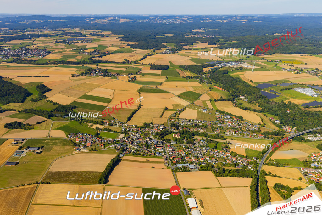 Klassische Luftaufnahme ohne Drohne zeigt:Röthenbach bei Arzberg - Die Luftbildaufnahme wurde 2025 vom UL-Flugzeug heraus erstellt ( keine Drohne ) - Hochauflösende Luftaufnahme -Nicht vergleichbar mit Google Maps oder Satelittenbilder- Die Geschenkidee !Mit Lizenz und Bildrechte bestellbar