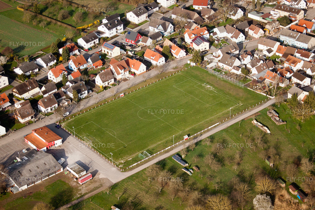 Luftbild: Sportplatz im Ortsteil Illingen in Elchesheim-Illingen im Bundesland Baden-Württemberg in Deutschland. Foto: IMG_25565.jpg vom 02.04.2010 durch Werner Riehm/FLY-FOTO.de