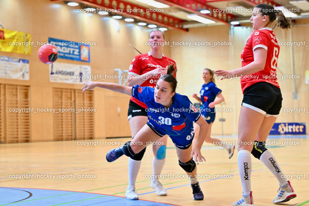 SC Ferlach vs. WAT Atzgersdorf | #10 TESCHE Luca WAT Atzgersdorf, #30 Lena Ljubic SC Ferlach Damen, #6 COSIC Anabel WAT Atzgersdorf, SC Ferlach vs. WAT Atzgersdorf, SC Ferlach vs. WAT Atzgersdorf am 12.05.2024 in Ferlach (Ballspielhalle Ferlach), Austria, (Photo by Bernd Stefan)