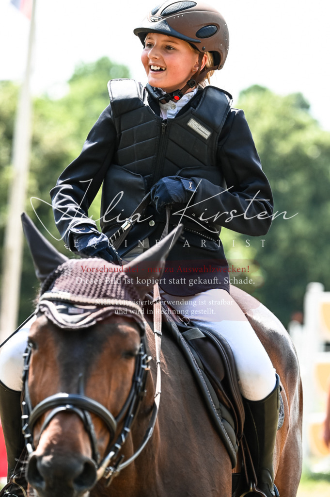 DSC_9280 | Pferde- und Turnierfotografie in Westsachsen. Pferdeportraits, Auftragszeichnungen und intuitive Kunst.
