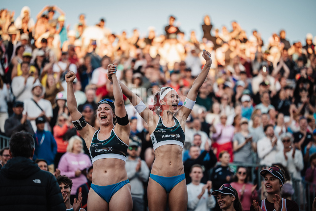 Beachvolleyball | Frauen und Männer | Deutsche Meisterschaften 2025 Timmendorfer Strand | 07.09.2025 | Die Silbermedaillengewinnerinnen Vizemeister v.l. Anna-Lena Grüne und Sandra Ittlinger