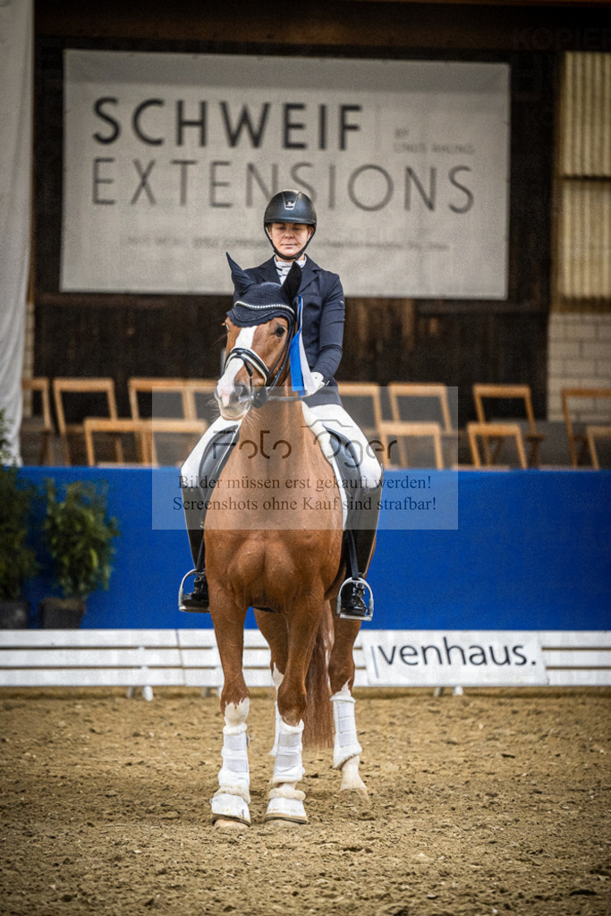 DOS_0010 | Entdecke hochwertige Reitturnierfotos von Foto Oger. Professionell, emotional und authentisch – jetzt Lieblingsmomente im Shop bestellen.Deutschlandweite Turnierfotografie. - Realisiert mit Pictrs.com