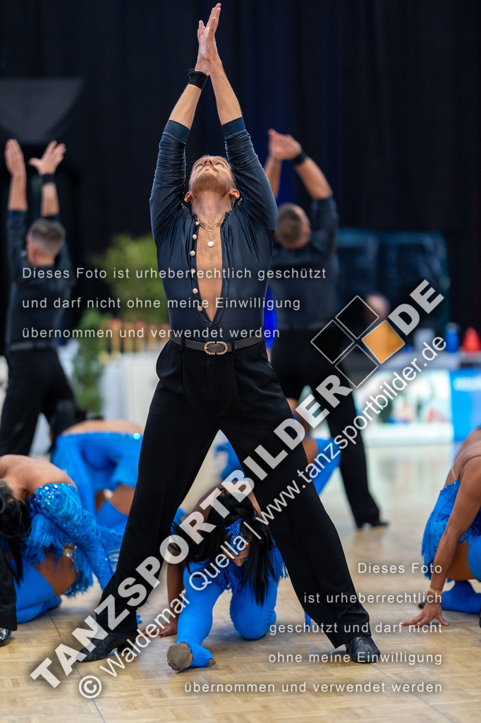 20230415-10829 | Hier finden Sie Tanz Bilder vom Latein und Standard Formationen tanzen. Sportbilder vom Tanzsport. Schöne Fotos und von Weltmeisterschaft, Europameisterschaft, Bundesliga, Regionalliga, Oberliga und Landesliga sowie von GOC Stuttgart, DanceComp, WM Bremen