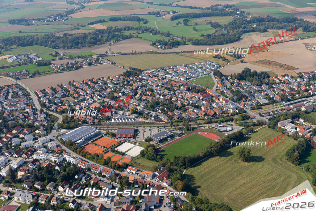 Aktuelles Luftbild von  Moosburg an der Isar - Die Luftaufnahme wurde 2020 mittels UL-Flugzeug erstellt ( keine Drohne ) - hochauflösende Kamera-Systeme von  Canon -Beste Qualität - Für grossformatige Ausdrucke geeignet. Die Geschenkidee !