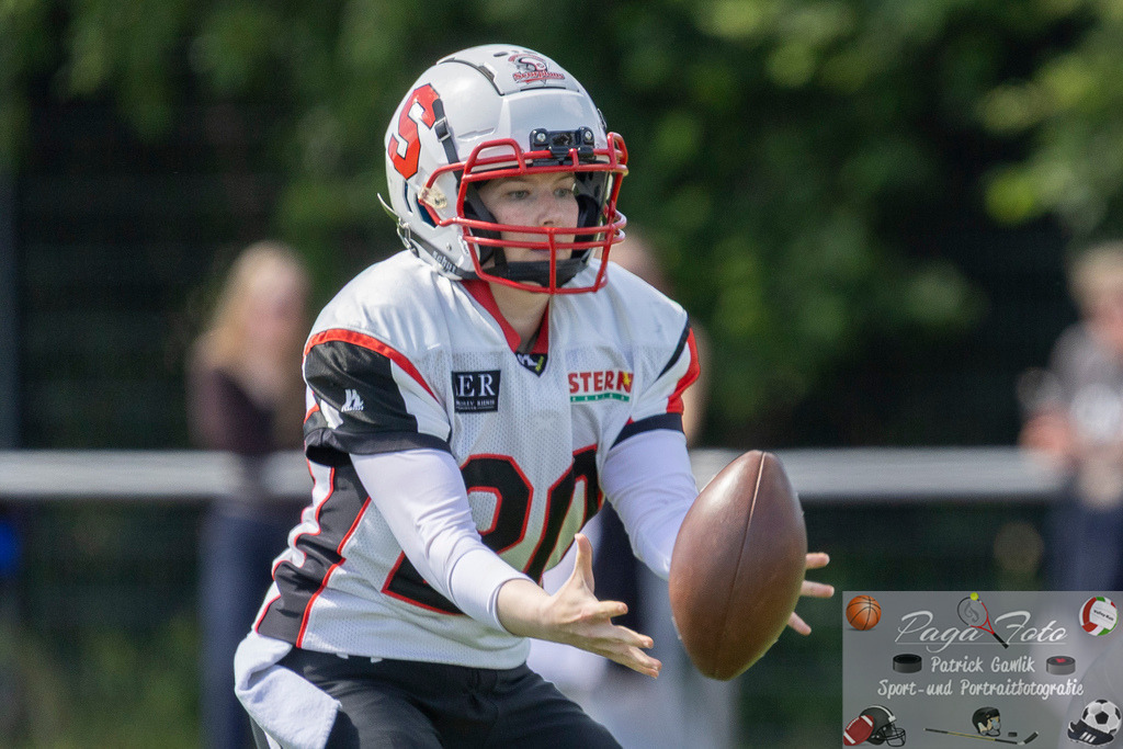 GFLW 1: German Football League Women 1: Rodgau Pioneers Ladies - Stuttgart Scorpions Sisters, 07.06.2026 | .s20 bekommt den ball und fängt ihn, Rodgau Pioneers Ladies - Stuttgart Scorpions Sisters, Rodgau, Maingau-Energie-Stadion "Am Weichsee", 7.6.2026 - Realisiert mit Pictrs.com