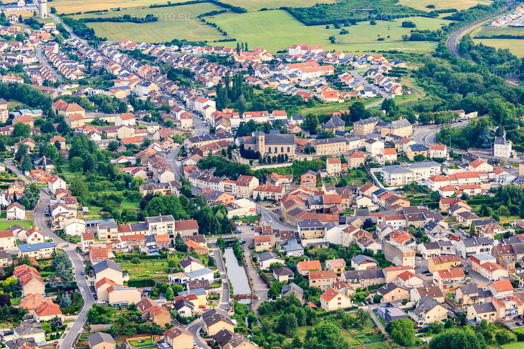 Vue aérienne: District de Rastenne à Hettange-Grande dans le département Moselle, France – .Photo: IMG_050631.jpg prise le 24/06/2012 par Werner Riehm/FLY-FOTO.eu – Résolution de l'original: 4480 x 2987 px
