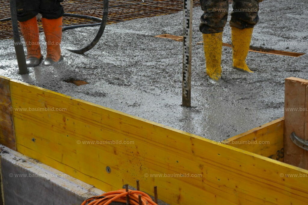 bib-lg04-betonarbeiten-0329 | Nach LV-Leistungsgruppen sortierte Detailfotos über den Bau eines Hauses. Alle Hausbau-Bilder direkt vom Urheber und Autor der Website Haus-Selber-Bauen.com