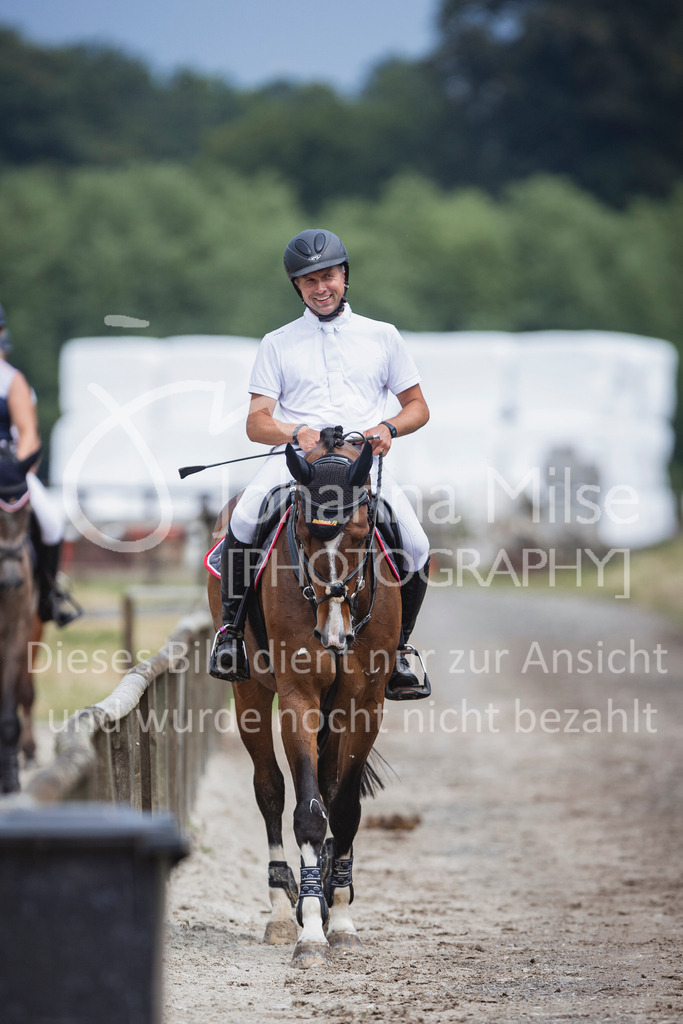 240627_LüPfSpTa_SprPf-L-104 | Deine schönsten Turniermomente als professionelle Fotos! Entdecke hochwertige Pferdesport-Fotografie im Online-Shop. Jetzt Fotos finden & bestellen!