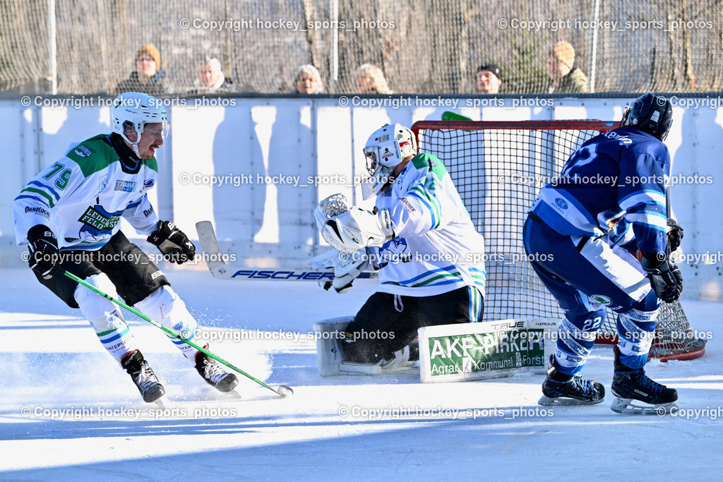 EC Tigers Paternion vs. EC FELD AM SEE/DSG LEDENITZEN | #79 Bobnar Marco EC FELD AM SEE Ledenitzen, #32 Baumann Rene EC FELD AM SEE Ledenitzen, #22 Neuschitzer Nino EC Tigers Paternion, EC Tigers Paternion vs. EC FELD AM SEE/DSG LEDENITZEN, EC Tigers Paternion vs. EC FELD AM SEE/DSG LEDENITZEN am 04.01.2026 in Paternion (Eislaufplatz Paternion), Austria, (Photo by Bernd Stefan)