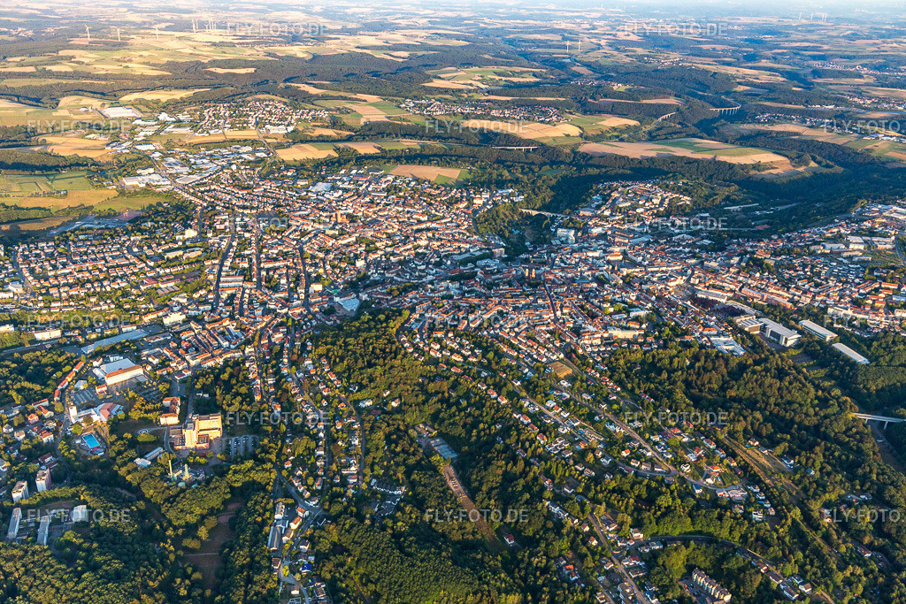 Ortsansicht | Luftbild: Ortsansicht in Pirmasens im Bundesland Rheinland-Pfalz in Deutschland. Foto: IMG_109710.jpg vom 06.08.2018 durch Werner Riehm/FLY-FOTO.de - Realisiert mit Pictrs.com