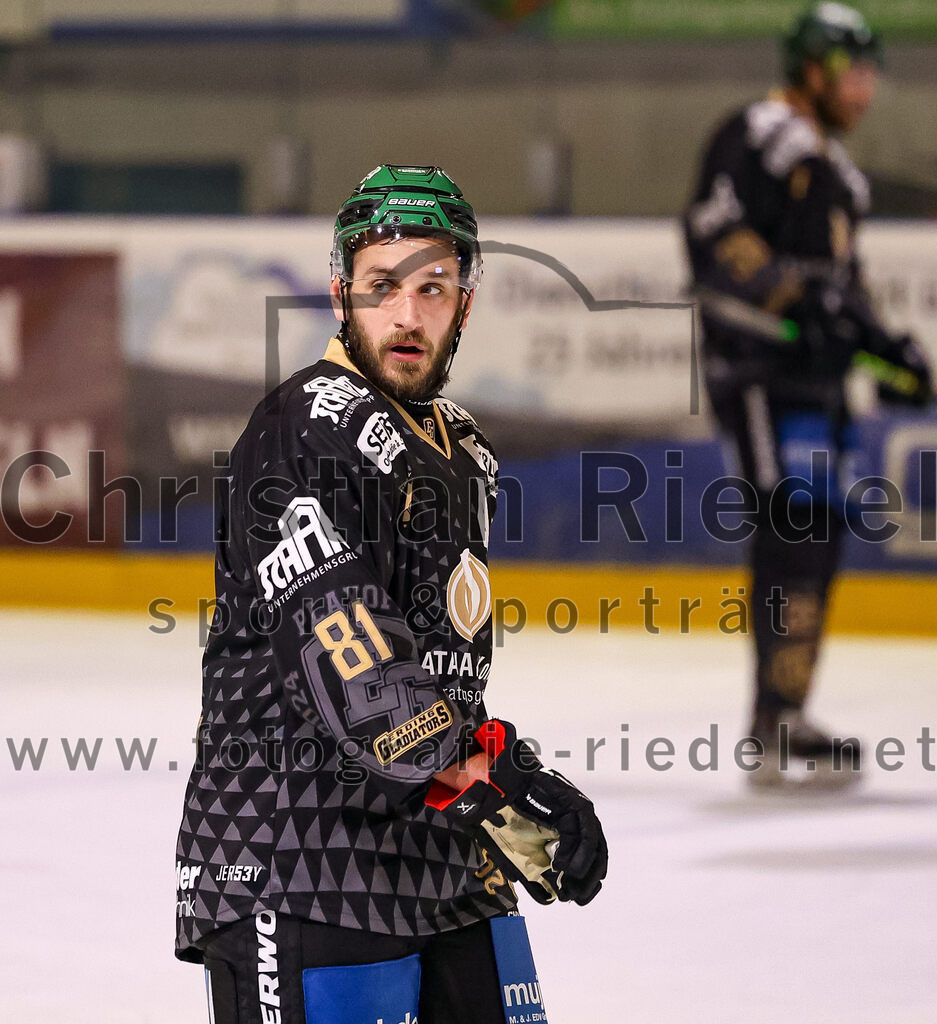 2024-03-08_043_TSV_Erding_gegen_EHC_Koenigsbrunn | Erding, Deutschland, 08.03.2024:
Eishockey, Bayernliga Playoffs 2023 / 2024, 1. Spieltag, TSV Erding gegen EHC Königsbrunn, Endergebnis: 3:0

Maximilian Forster (Erding Gladiators, #81)

Foto: Christian Riedel / fotografie-riedel.net