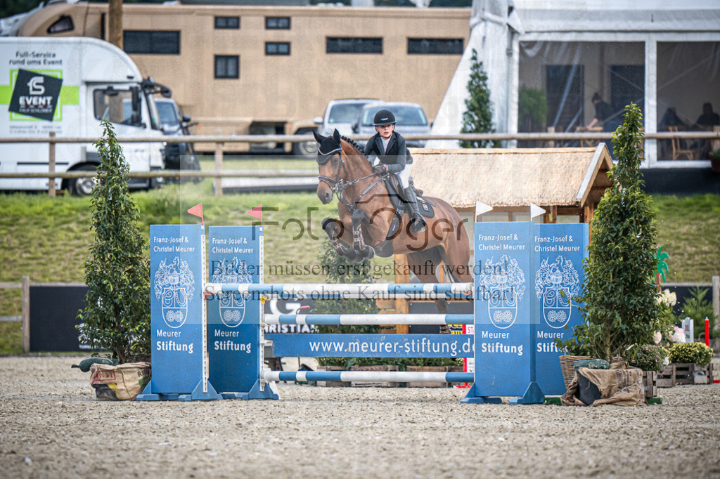 DOS_4597 | Entdecke hochwertige Reitturnierfotos von Foto Oger. Professionell, emotional und authentisch – jetzt Lieblingsmomente im Shop bestellen.Deutschlandweite Turnierfotografie. - Realisiert mit Pictrs.com