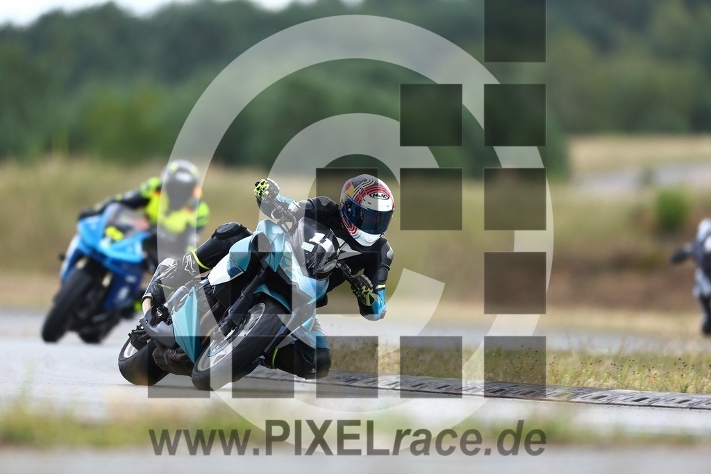 0011-20240805_03282 | Schöne Erinnerungen an spannende Momente - das festzuhalten ist unser Job. PIXELrace.de ist seit 2003 auf den Rennstrecken Europas unterwegs um die Action draußen beim Fahren und die wunderbare Stimmung imm Fahrerlager für euch einzufangen.