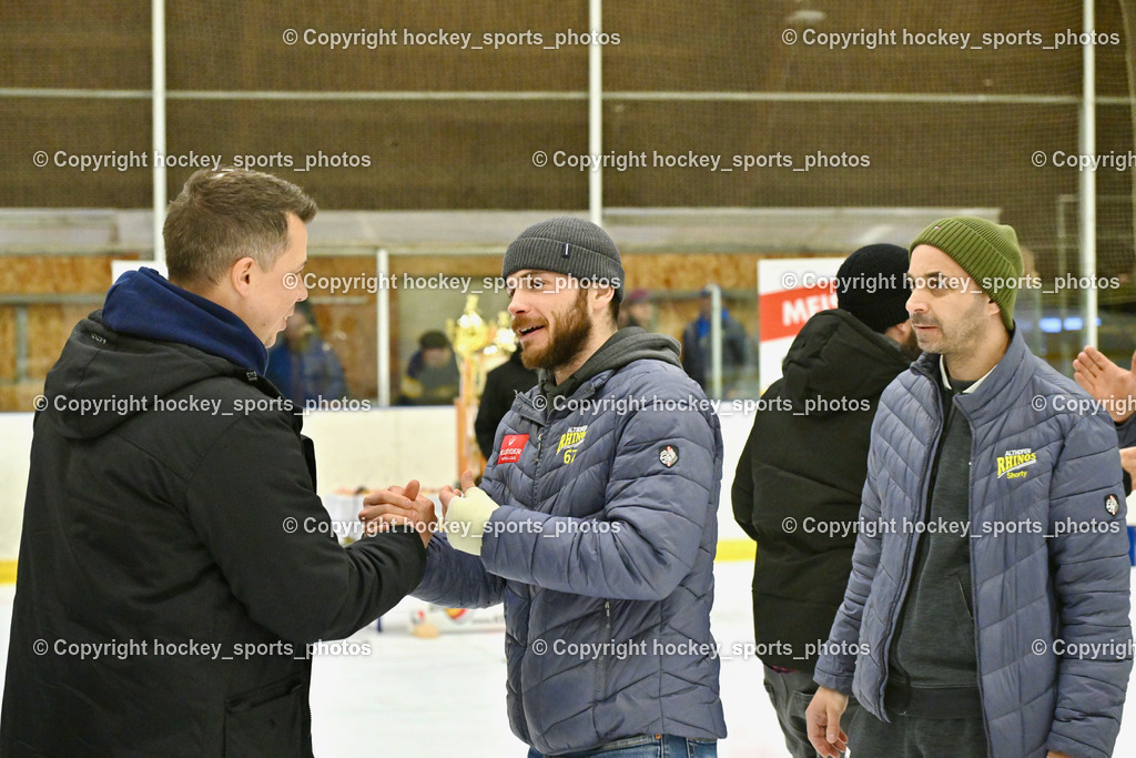 ESC Sparkasse Steindorf Meister 2025/26 | Headcoach ESC Steindorf Mayer Michael, #67 Schettina Kevin EHC Althofen, Betreuer EHC Althofen Jürgen Kurz, ESC Sparkasse Steindorf Meister 2025/26, ESC Sparkasse Steindorf Meister 2025/26 am 08.03.2026 in Althofen (Stadthalle Althofen), Austria, (Photo by Bernd Stefan)