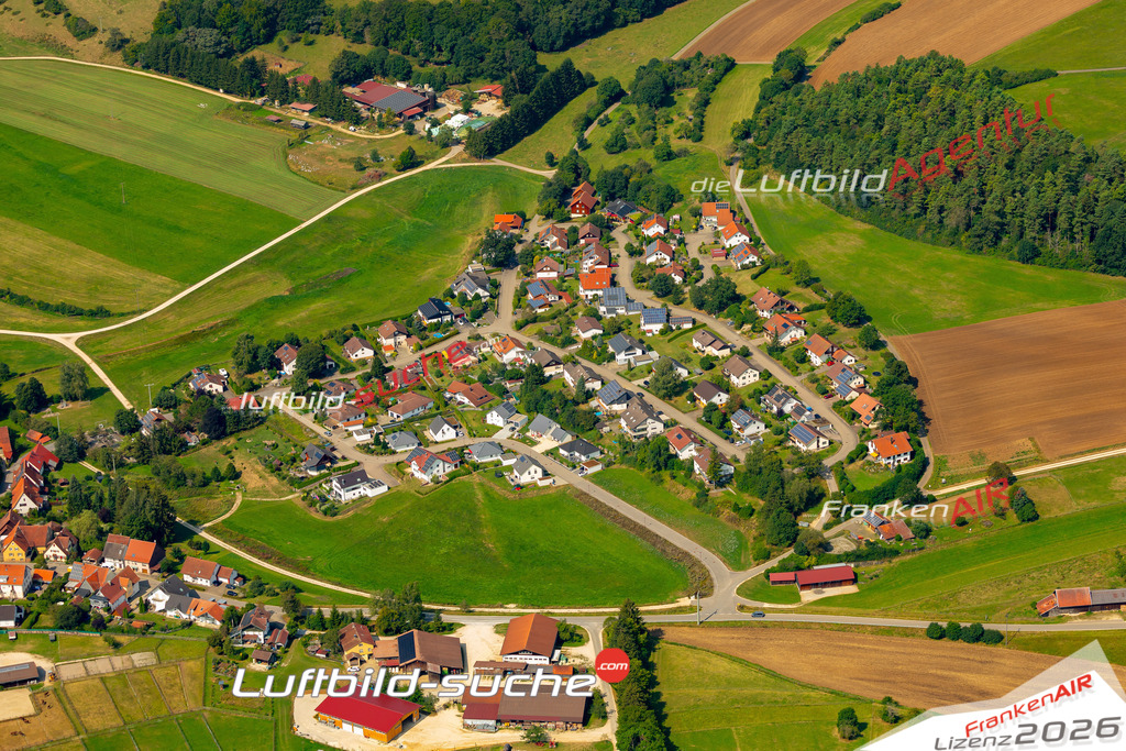 Das Luftbild zeigt : Steingebronn Gomadingen - Die Luftaufnahme wurde 2024 vom UL-Flugzeug aus erstellt ( keine Drohne ) - Hochauflösende Luftaufnahme - Für grossformatige Ausdrucke geeignet. Die Geschenkidee !Mit Lizenz und Bildrechte bestellbar