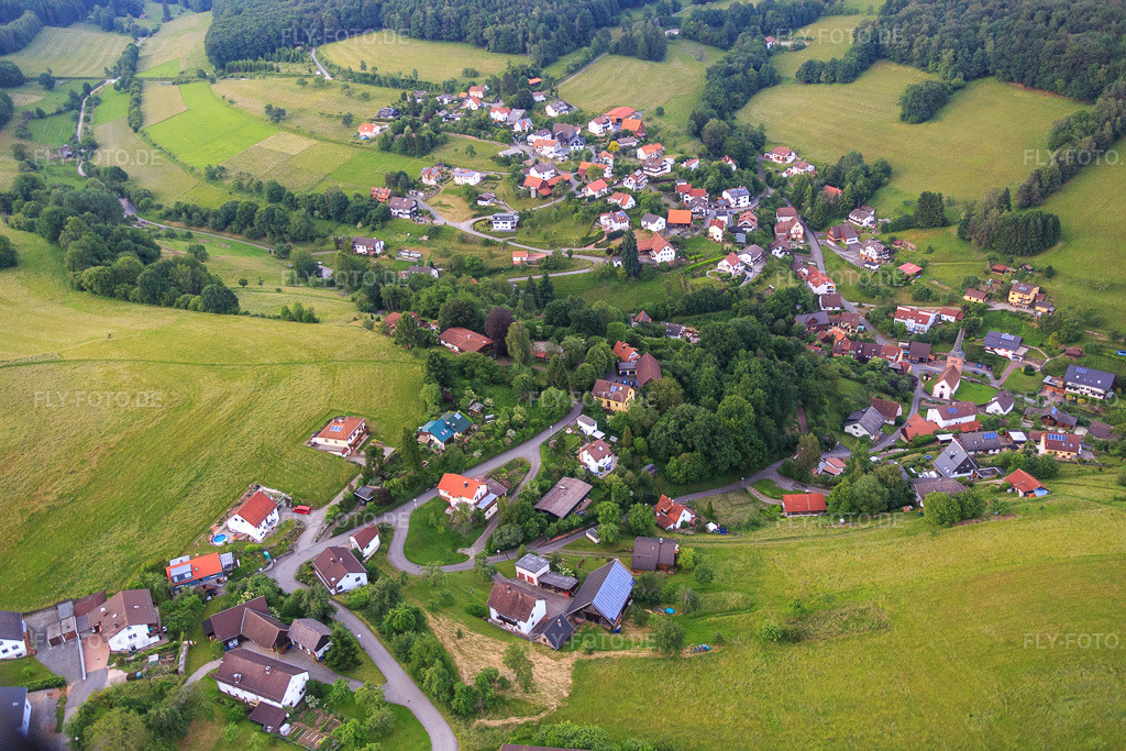 Luftbild: Dorfmitte im Ortsteil Brombach in Eberbach im Bundesland Baden-Württemberg in Deutschland. Foto: IMG_089489.jpg vom 10.06.2016 durch Werner Riehm/FLY-FOTO.de