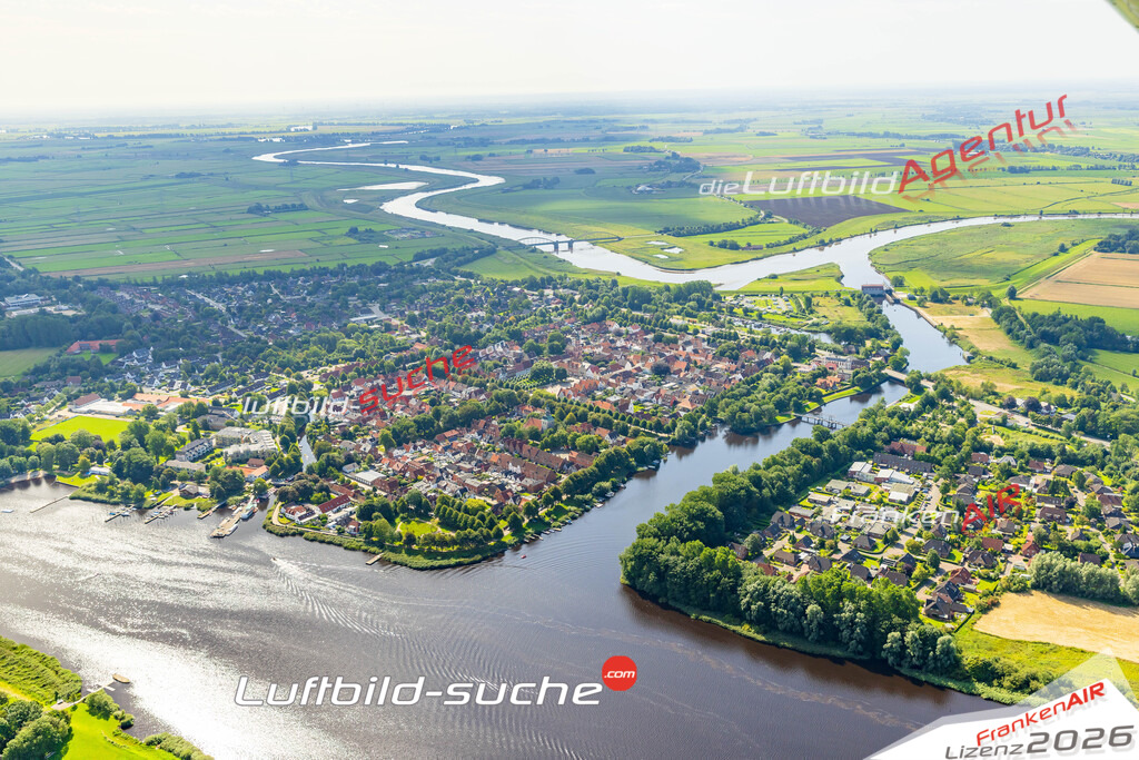 Vs Google Maps Friedrichstadt - Die Luftaufnahme wurde 2025 vom UL-Flugzeug heraus erstellt ( keine Drohnenaufnahme ) - Hochauflösende Luftaufnahme - für Wandbilder und großformatige Ausdrucke geeignet. Das besondere Geschenk!Hier alle&nbsp;Infos zur Lizenzierung der LuftaufnahmeWir fliegen auch dieses Jahr wieder in Ihre Region um Luftbilder zu erstellen.- Luftbild anfragen