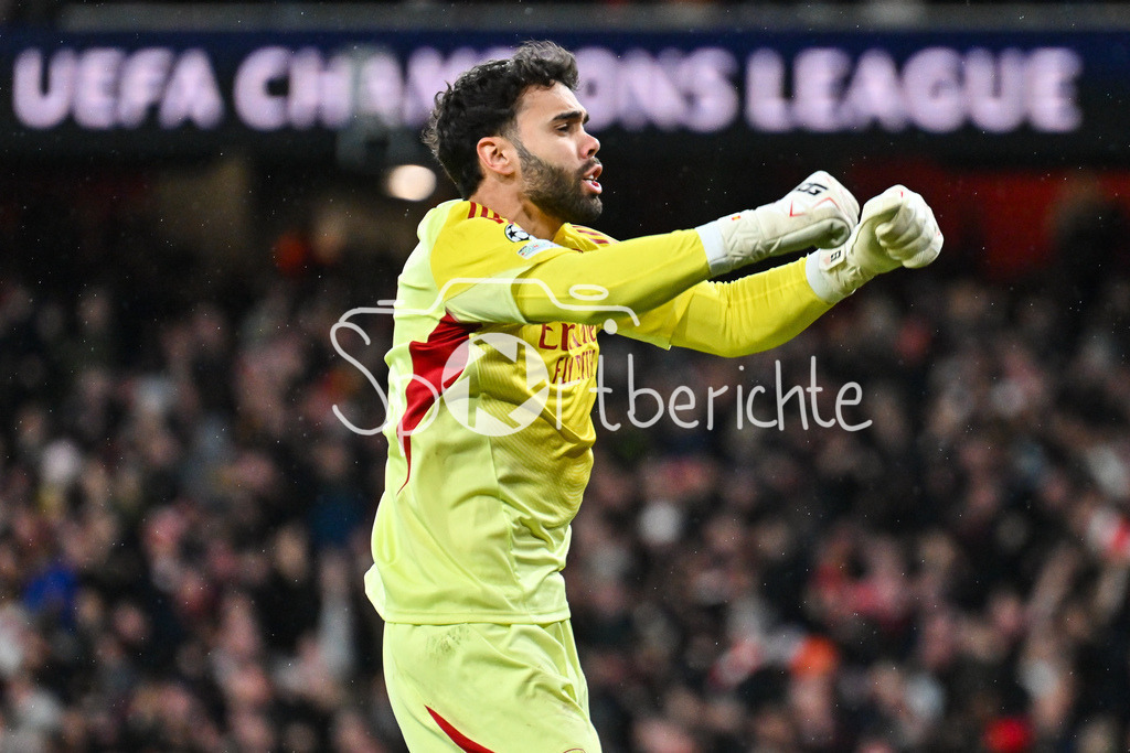 Arsenal FC - FC Bayern München | LONDON, ENGLAND - 26. NOVEMBER: Jubel von David RAYA (Arsenal FC 1) nach dem Treffer zum 2-1 durch Noni MADUEKE (Arsenal FC 20) / Tor / Torschuetze / Freude / Happy beim Ligaspiel zwischen Arsenal London und dem FC Bayern München am 5. Spieltag der UEFA Champions League im Emirates Stadium am 26.11.2025