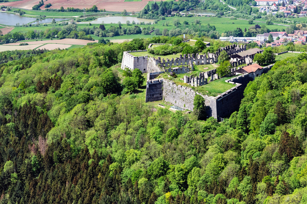 dr__0096186.jpg | SCHNAITTACH 11.05.2022 Fragmente der Zitadelle- Festungsanlage Rothenberg in Schnaittach im Bundesland Bayern, Deutschland. 