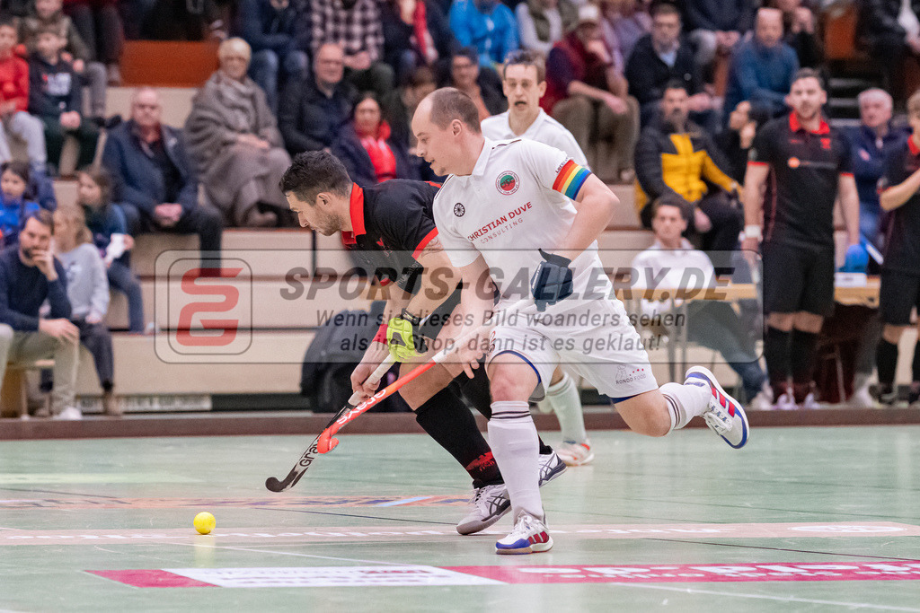 HK_20230113_102712 | 1. Bundesliga ( Halle ) Herren Crefelder HTC - DSD Düsseldorf am 13.1.2023 Crefelder HTC  ( CHTC ) Halle Glockenspitz , Krefeld , Ehling Jonathan ( Crefelder HTC #22 ) , Tomasz Gorny ( DSD Düsseldorf #23 )