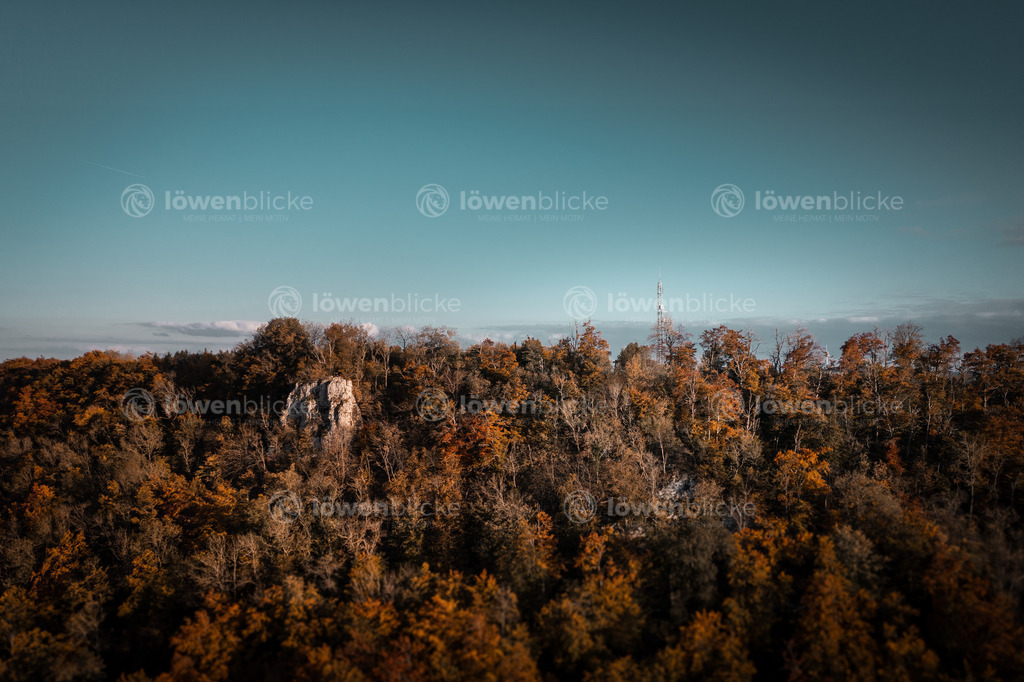 Messelstein mit Funkturm im Herbst | löwenblicke | shop