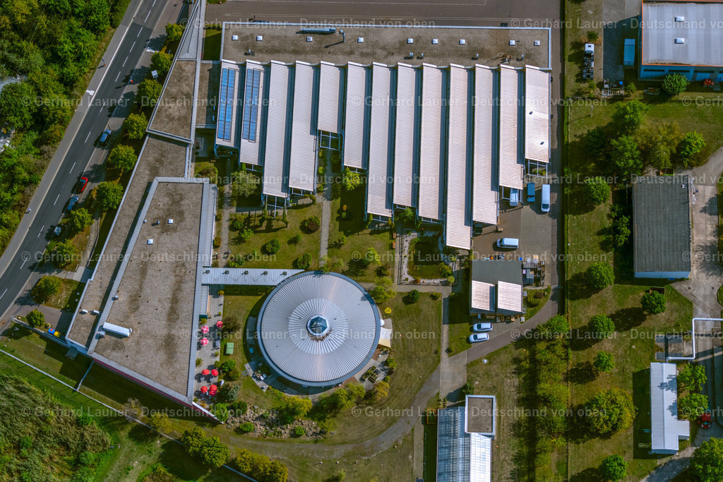 4041192 | LEIPZIG 15.09.2020 Behinderten Heim und Werkstatt für betreutes Wohnen "AWO Hauptwerkstatt Leipzig" an der Braunstraße im Ortsteil Schönefeld in Leipzig im Bundesland Sachsen, Deutschland. Weiterführende Informationen bei: AWO Senioren- und Sozialzentrum gemeinnützige GmbH Sachsen-West. // Home for disabled people and workshop Assisted Living "AWO Hauptwerkstatt Leipzig" on Braunstrasse in the district Schoenefeld in Leipzig in the state Saxony, Germany. Further information at: AWO Senioren- und Sozialzentrum gemeinnuetzige GmbH Sachsen-West. Foto: Gerhard Launer