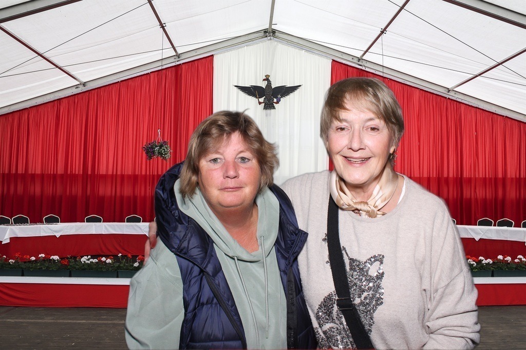 top-top.de 240928-171 | Foto, Video, Fotografie, Videografie, Fotobox, DJ, Discjockey, Musik, Musikbox, Veranstaltung, Photobooth, Amazon, Ebay, Buchtipp, Bestseller, Autor, Verlag, Buch, Wesel, Hamminkeln, NRW, Dinslaken, Rees, Drohne, Hochzeit, Party, Fotobox, Wesel, Fotograf