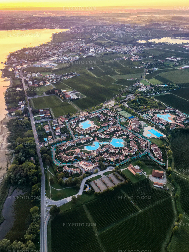 Aerial view: Garda Resort Village in Peschiera del Garda in the state Verona, Italy.Photo: IMG-134993.jpg taken on 09/23/2022 by Werner Riehm/FLY-FOTO.comResolution of the original: 2953 x 3937 pxgardaresortvillage - Holiday Rentals
