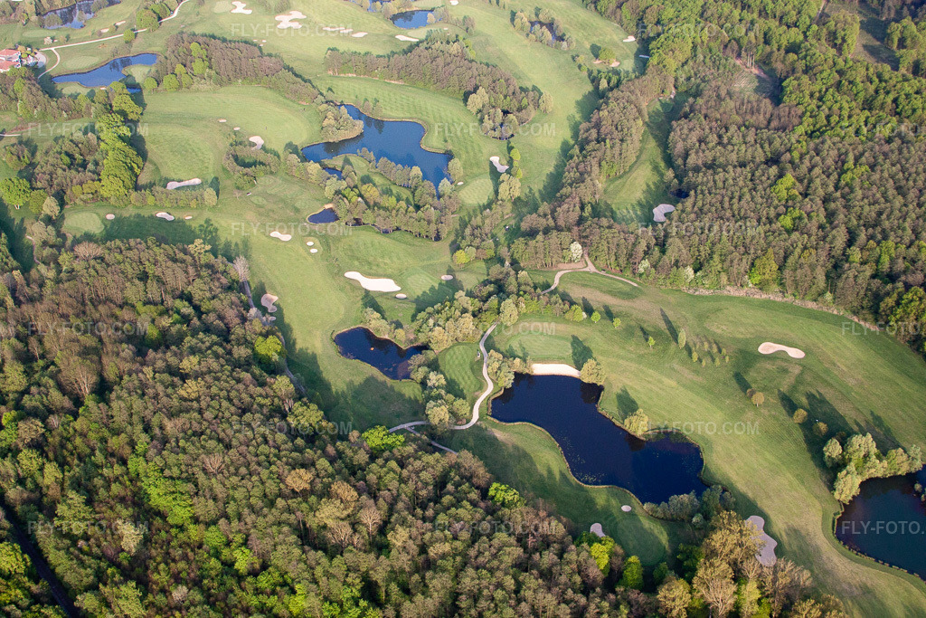 Aerial view: Golf course of the Baden-Baden Golf Club Soufflenheim in Soufflenheim in the state Bas-Rhin, France. – Photo: IMG_39525.jpg taken on 04/14/2011 by Werner Riehm/FLY-FOTO.com – Resolution of the original: 4752 x 3168 px – Golf International Soufflenheim Baden-Baden