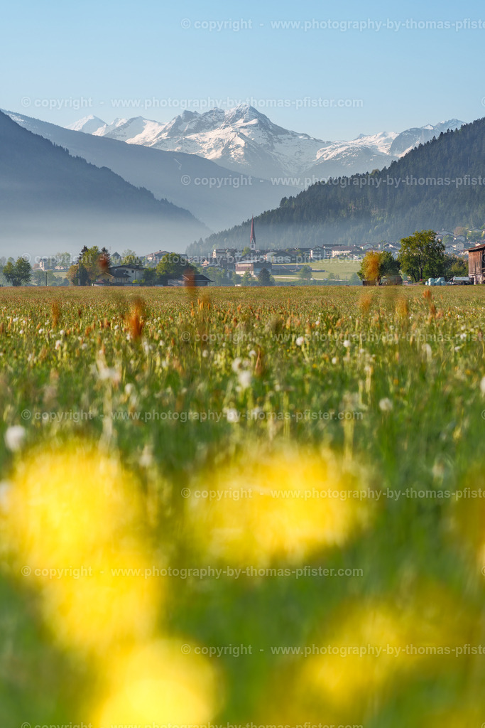 Schlitters Blick von Strass im Frühling copyright  Thomas Pfister-1 | PHOTOGRAPHY BY THOMAS PFISTER